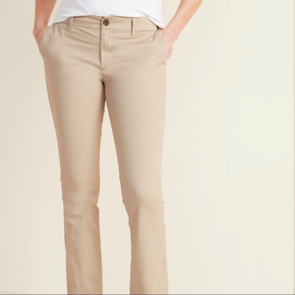 Women’s Old Navy flat front khakis. Size 2